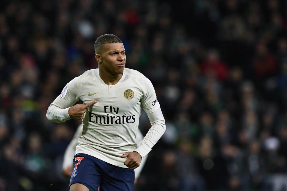 央行都在警惕通胀,黄仁勋还吹 AI 印钞机?500 万亿 GDP 目标,终究是让普通人买单的幻梦